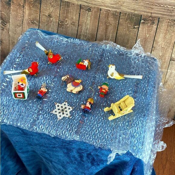 Set of various multiple small Christmas ornaments, many handmade - Picture 1 of 11